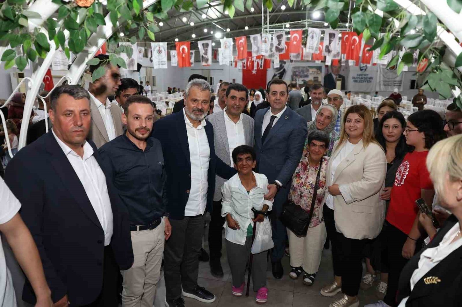 hatayda-94-engelli-vatandas-umre-gorevi-icin-kutsal-topraklara-ugurlandi
