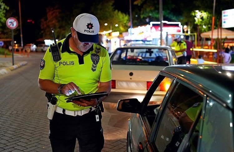 ispartada-park-ve-mesire-alanlarinda-gece-denetimi