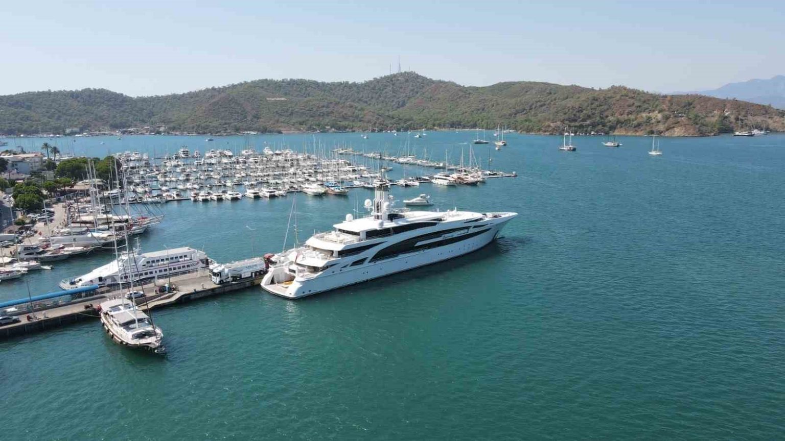 kazak-is-adaminin-mega-yati-fethiyede