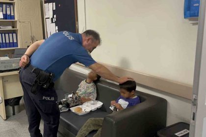 kocasi-tarafindan-darbedilen-kadin-agir-yaralandi-2-cocugunu-polis-koruma-altina-aldi