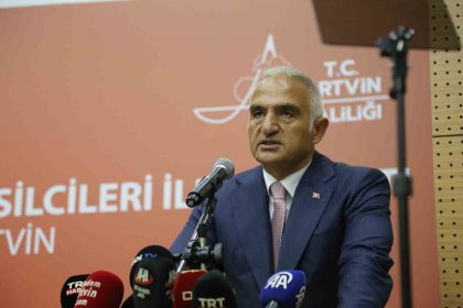 kultur-ve-turizm-bakani-ersoy-2025-yil-sonu-hedefimiz-olan-64-milyar-dolar-gelire-dogru-emin-adimlarla-ilerliyoruz
