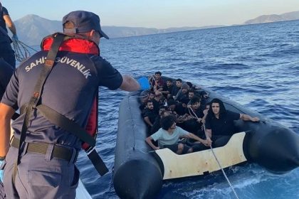 kusadasi-aciklarinda-19-duzensiz-gocmen-kurtarildi