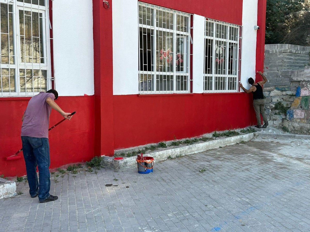 kusadasinda-okullar-denetimli-serbestlik-is-birligiyle-yenilendi