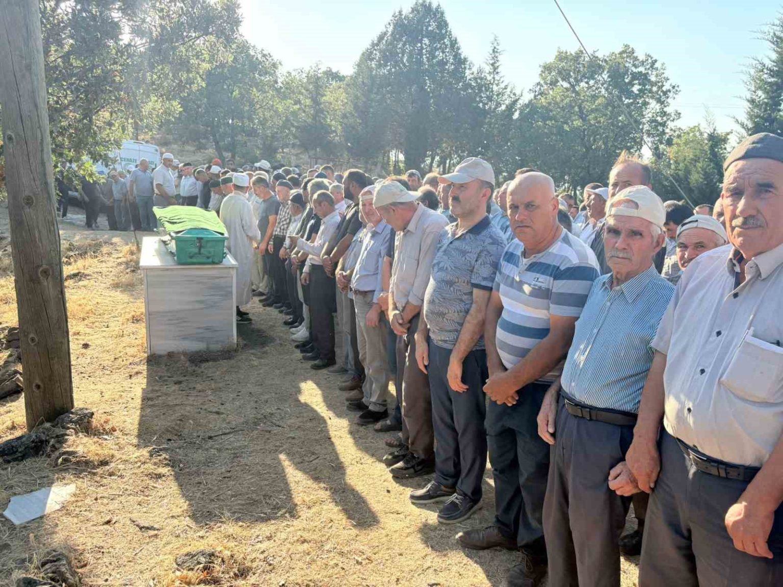 manisadaki-kazada-hayatini-kaybeden-genc-adam-topraga-verildi