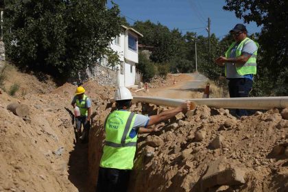 mentese-derinkuyuda-icme-suyu-sebeke-hatti-yenileniyor