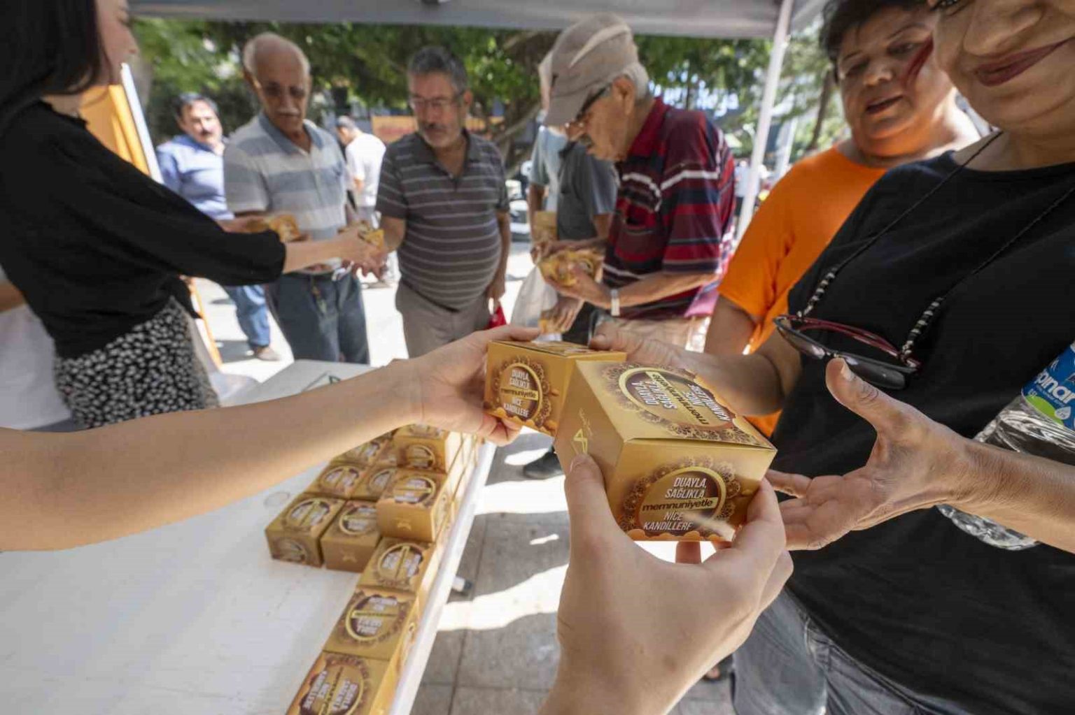 mersinde-kandilde-15-bin-kandil-simidi-dagitildi