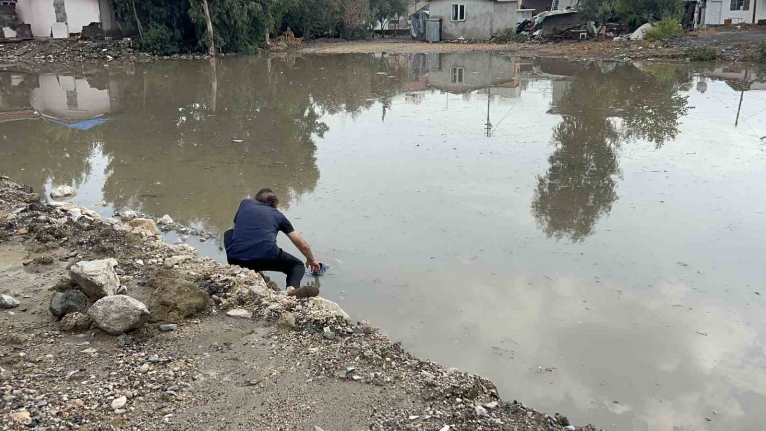son-65-yilin-en-kurak-doneminin-yasandigi-hatayda-saganak-yagis-yollari-gole-cevirdi