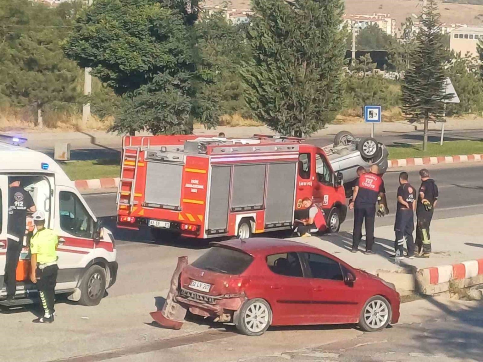 tavsanlida-trafik-kazasi-2-yarali