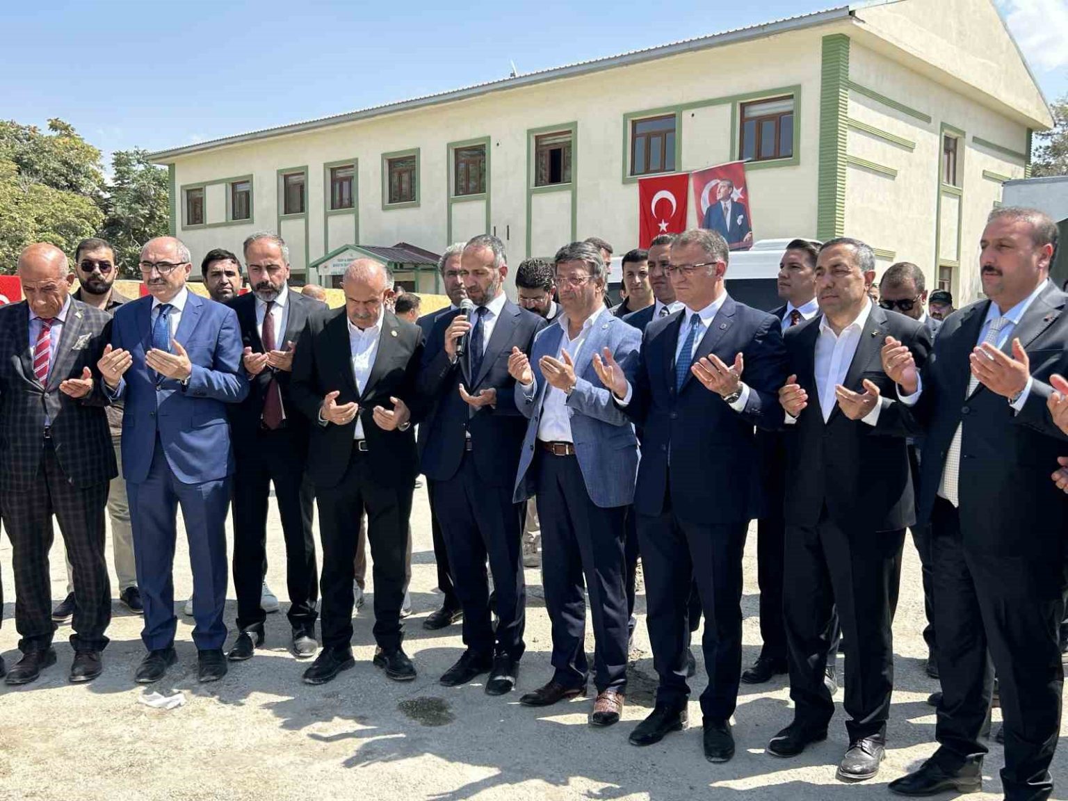 van-valiligi-binasinin-temeli-atildi