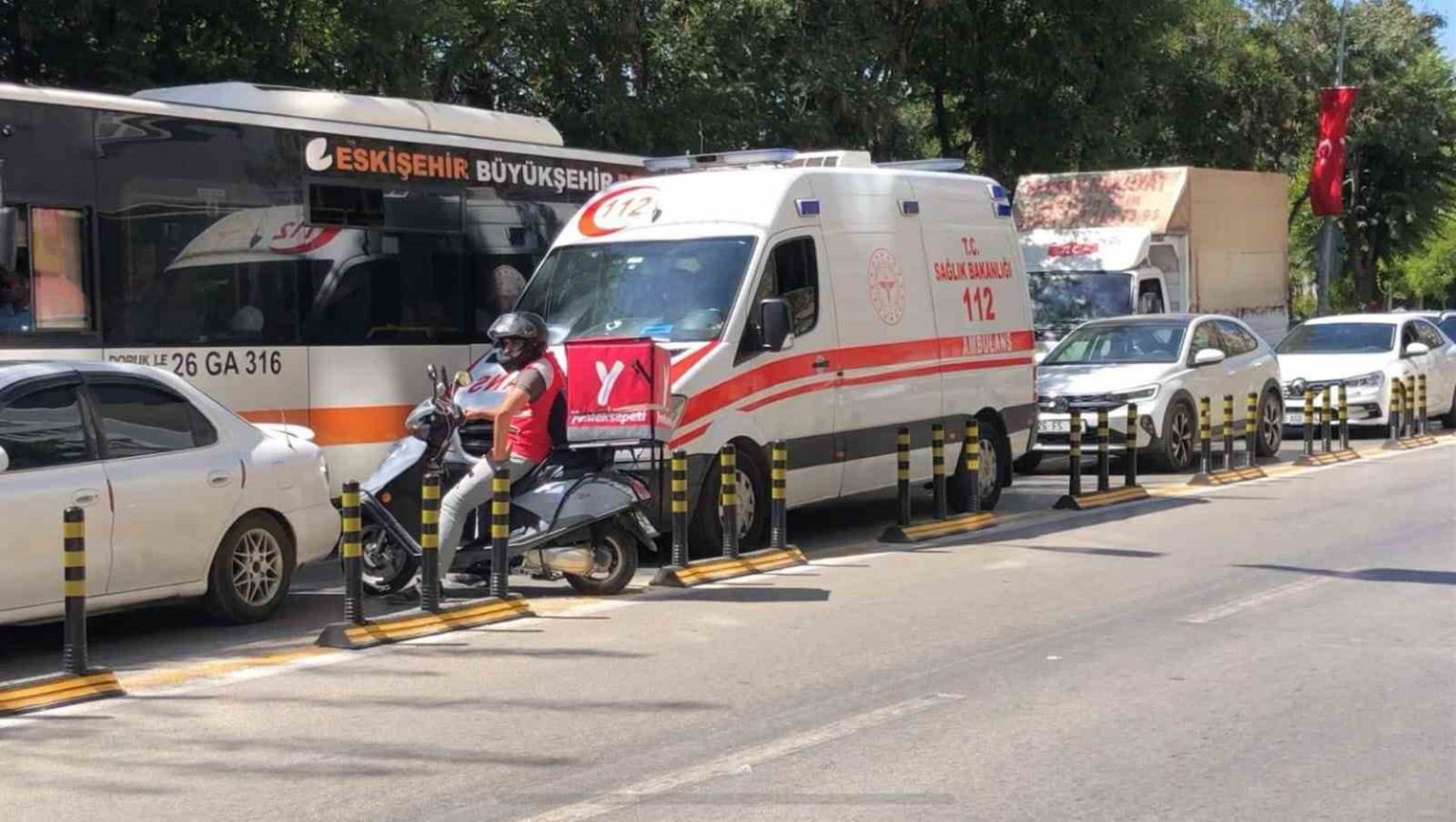 yapilan-duba-calismasi-ambulanslarin-isini-zorlastiriyor