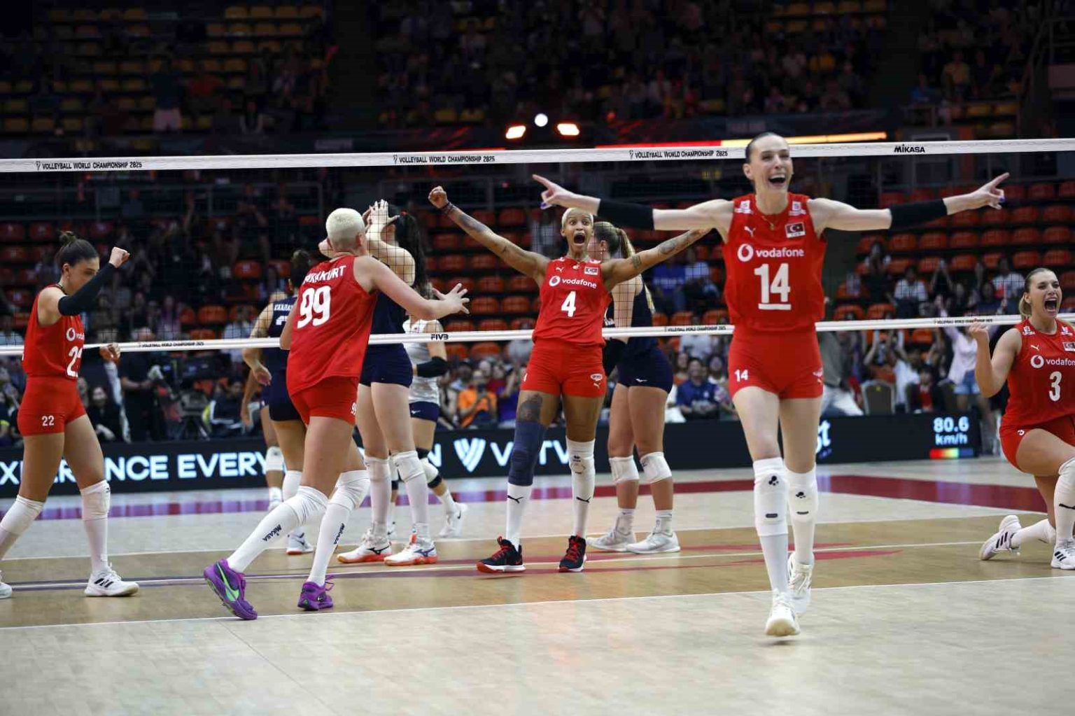 a-milli-kadin-voleybol-takimi-final-icin-sahada