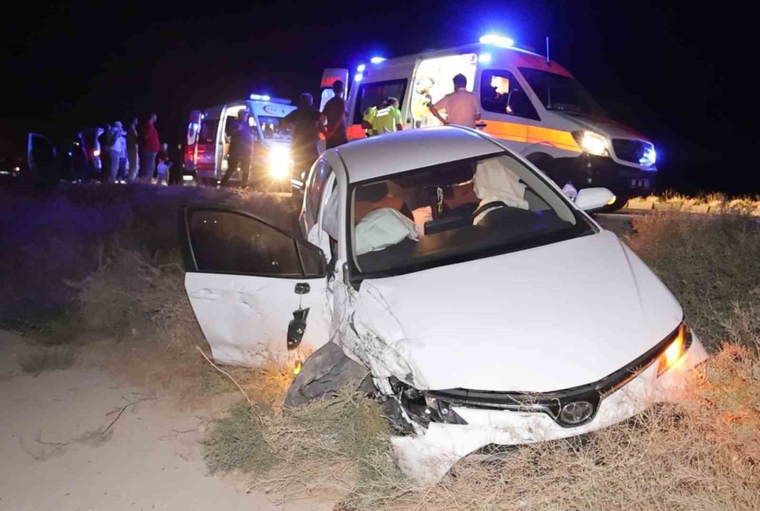 aksarayda-otomobil-hafif-ticari-araca-carpti-4-yarali