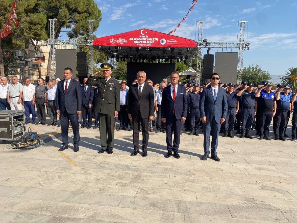 alasehirde-kurtulus-coskusu-acilislar-ve-konserle-taclaniyor