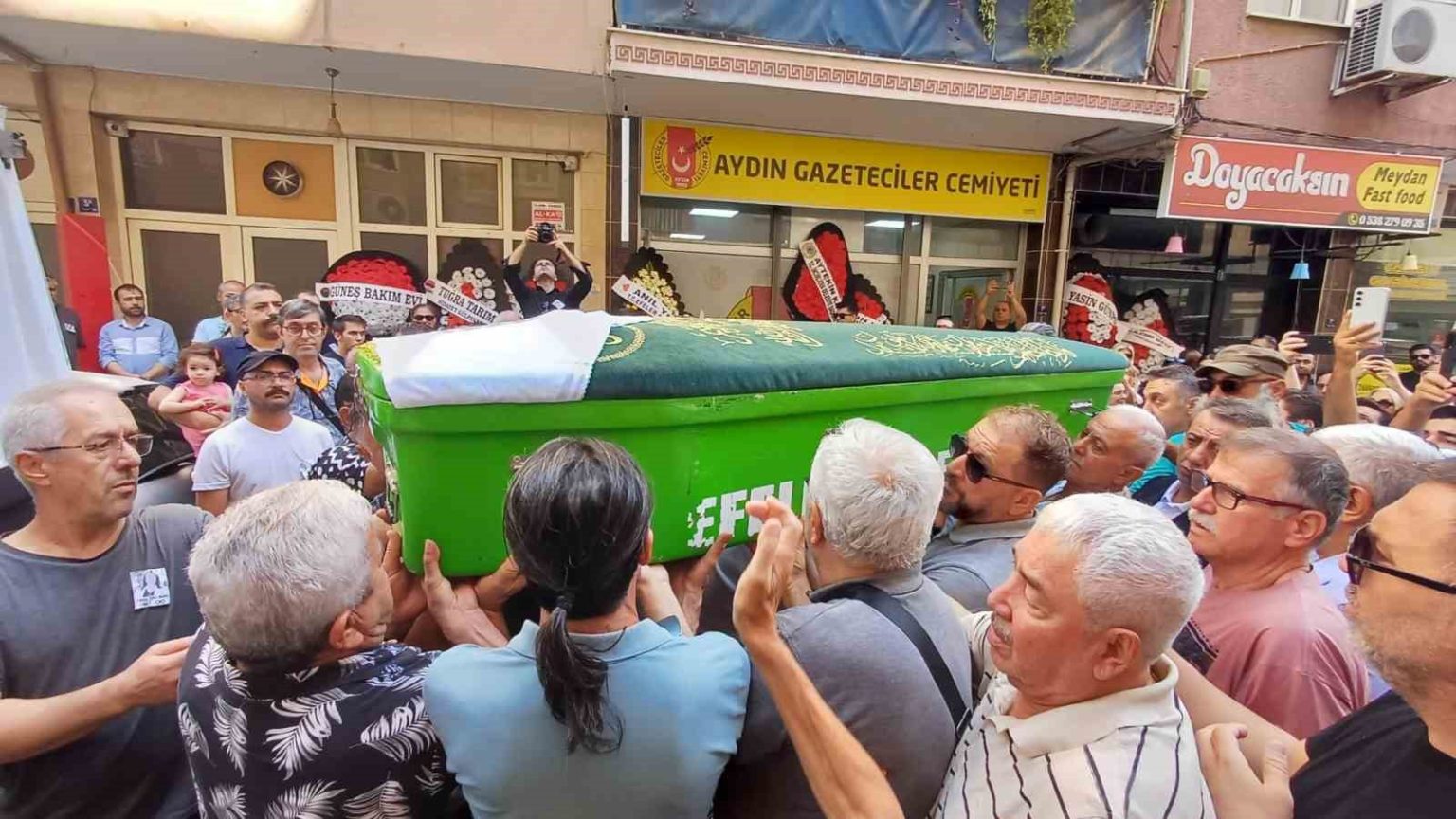 aydinli-gazeteci-yaziciyi-meslektaslari-son-yolculuguna-ugurladi