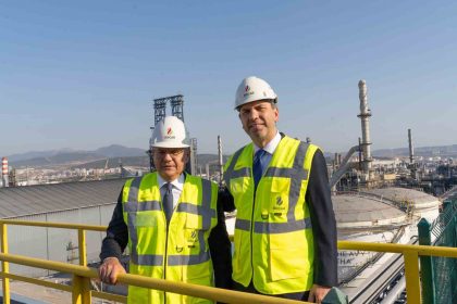 azerbaycan-enerji-bakani-sahbazov-ve-bakan-bayraktar-socar-turkiyenin-aliagadaki-uretim-sahasini-ziyaret-etti