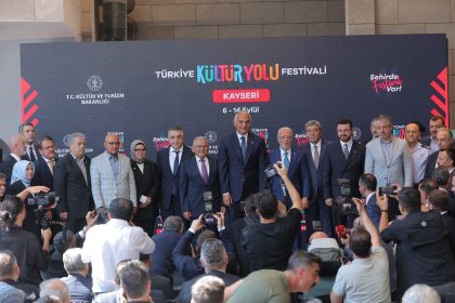bakan-ersoy-ve-baskan-buyukkilic-turkiye-kultur-yolu-festivalinin-startini-verdi