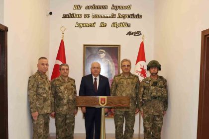 bakan-guler-kara-kuvvetleri-komutanliginin-egitim-ve-faaliyet-yili-acilis-torenine-katilmak-uzere-konyaya-gitti