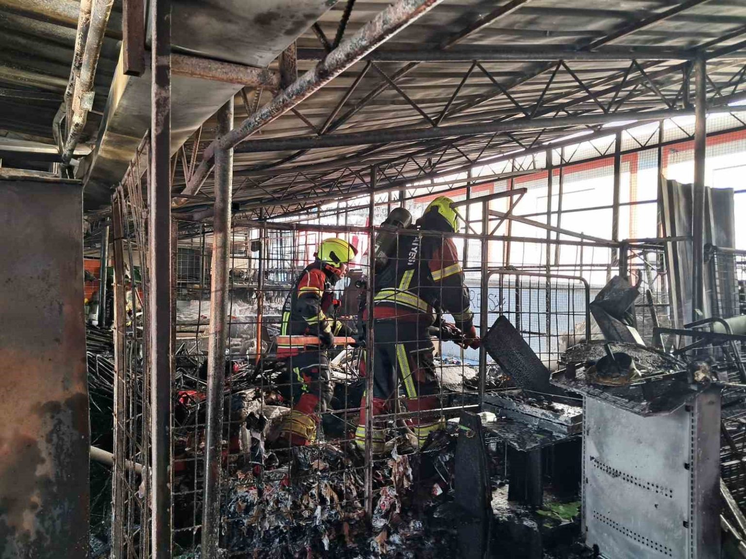 balikesirde-zincir-market-deposunda-yangin