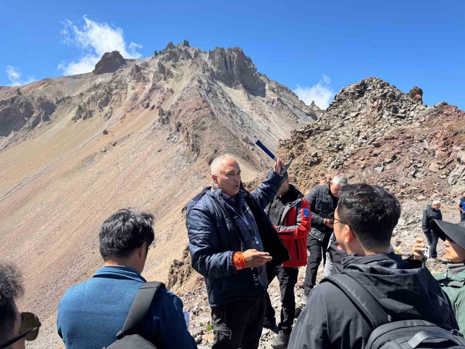 baskan-buyukkilic-ile-afad-yetkililerin-afet-yetkililerinden-afet-risklerini-azaltacak-ornek-proje-degerlendirmesi