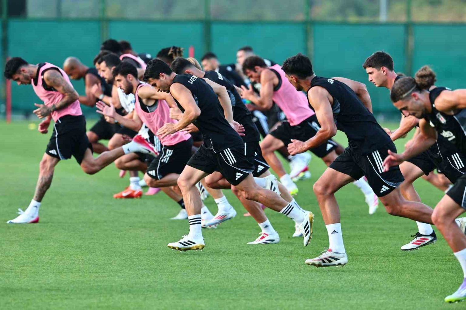 besiktas-basaksehir-maci-hazirliklarini-surdurdu