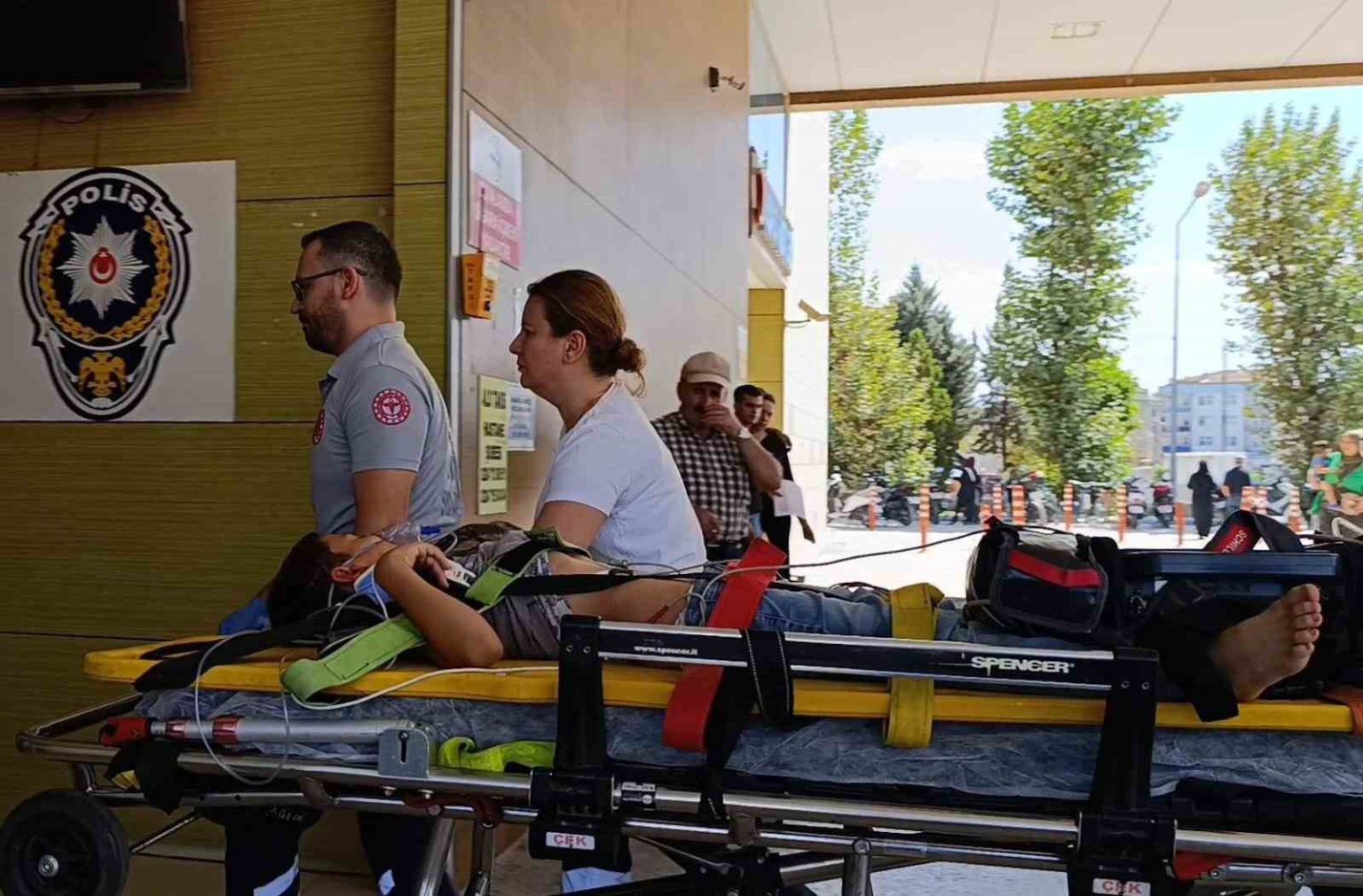 bursada-balkondan-dusen-9-yasindaki-cocuk-agir-yaralandi