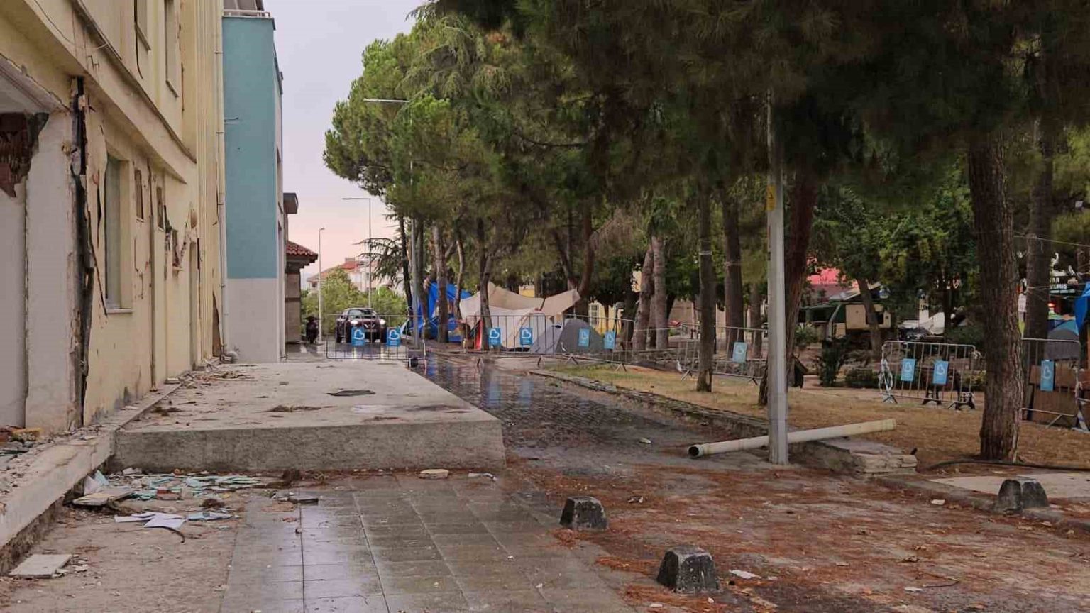 depremin-vurdugu-sindirgida-aylar-sonra-yagmur-yagdi
