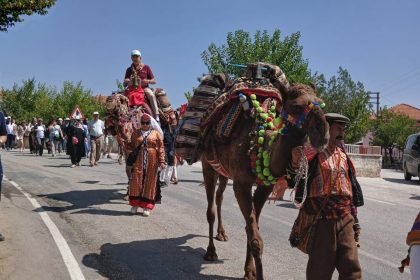 deve-kervani-105-yil-sonra-tarihi-hancalar-koprusunden-gecti