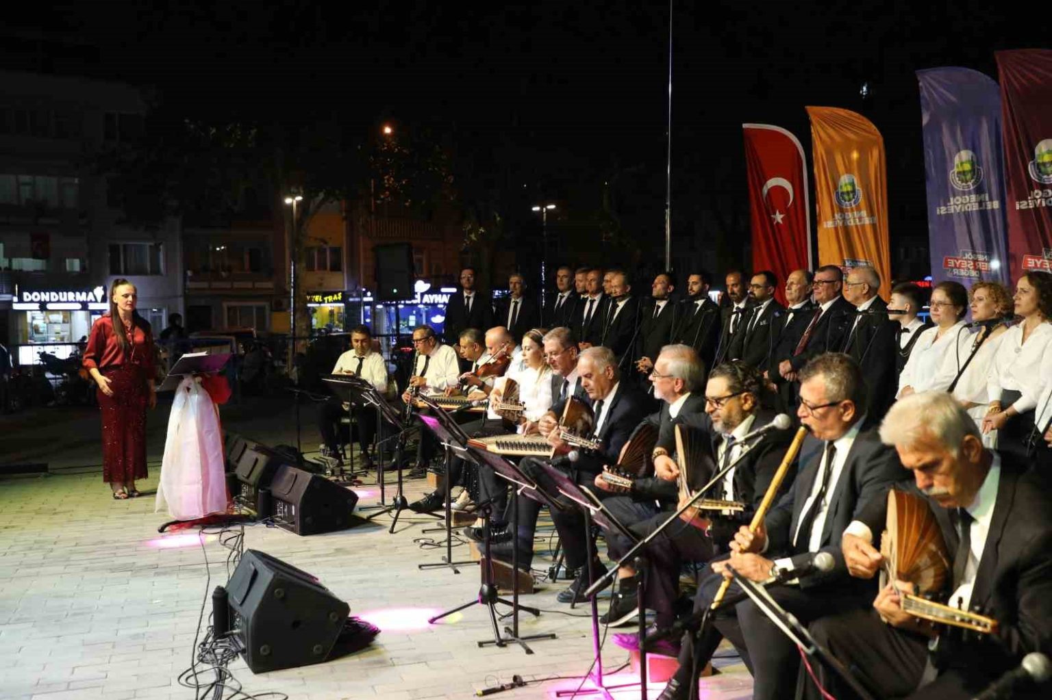 inegol-belediyesi-tsm-korosundan-muhtesem-konser