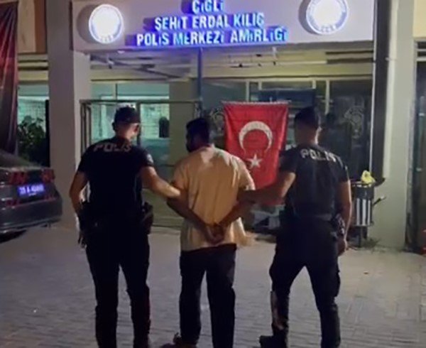 izmirde-18-yil-9-ay-hapis-cezasiyla-aranan-firari-yakalandi