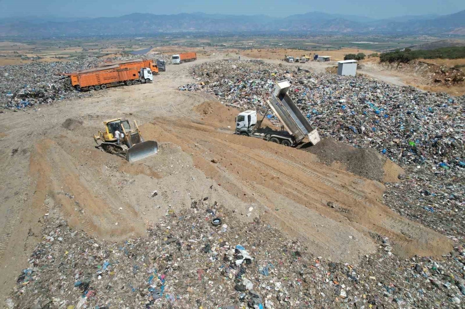 izmirde-cop-krizi-zirvede-jandarmadan-sucustu-operasyonu