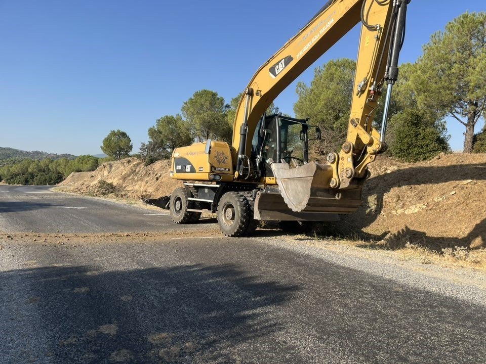 karacaorende-yol-genisletme-ve-asfalt-yenileme-calismasi-basladi