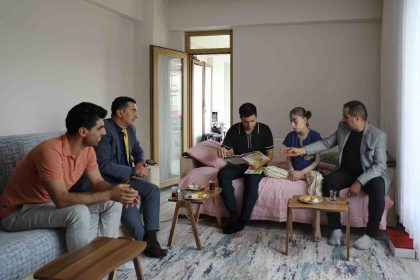 kaymakam-guzel-evde-egitim-goren-ogrenciyle-bir-araya-geldi