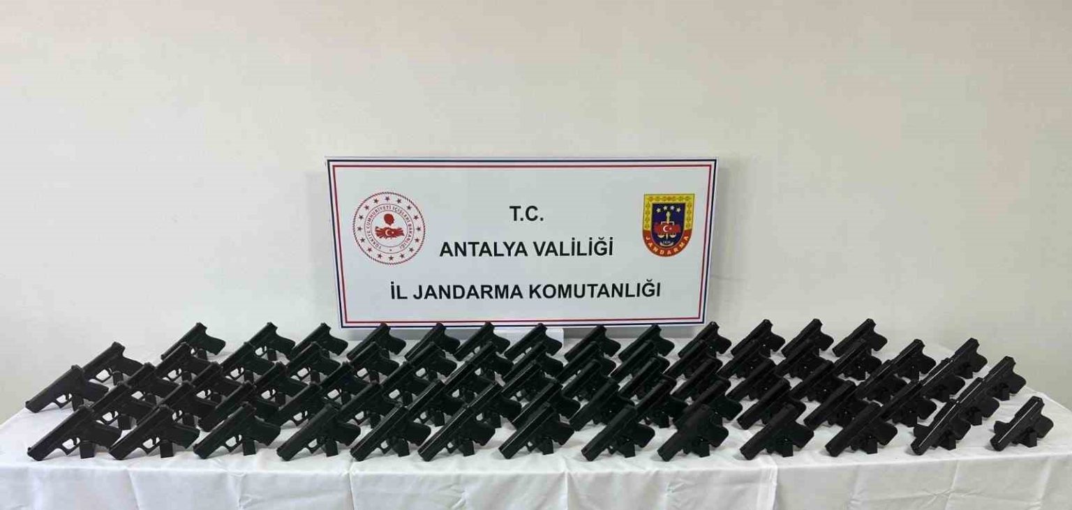 kepezde-kacak-silah-operasyonu-72-tabanca-ele-gecirildi