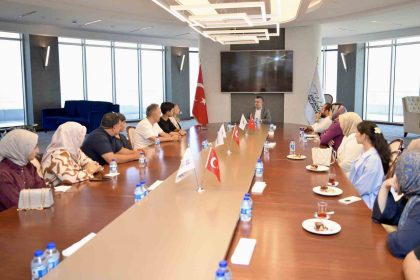 lgsde-dereceye-giren-ogrencileri-baskan-vekili-aksoy-makaminda-agirladi