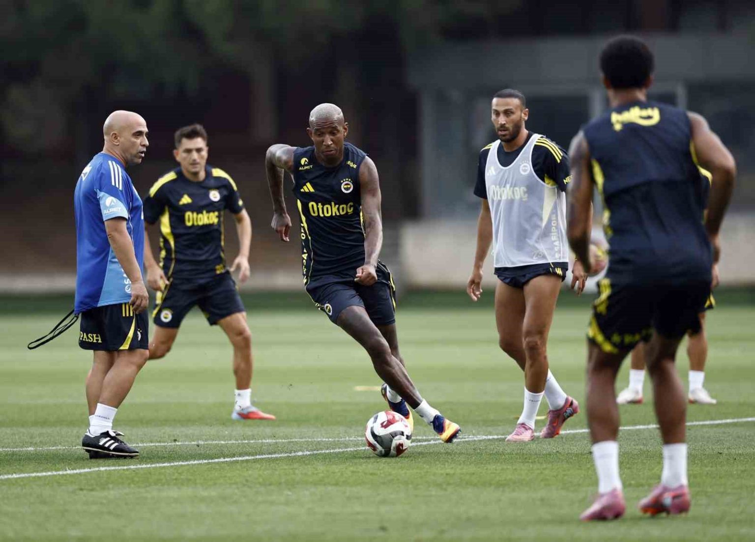 marco-asensio-fenerbahce-formasiyla-ilk-antrenmanina-cikti