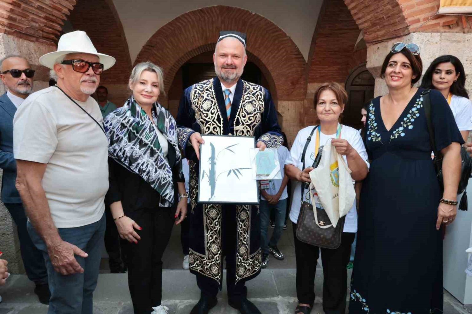 menemende-festival-coskusu-hemhal-ile-basladi