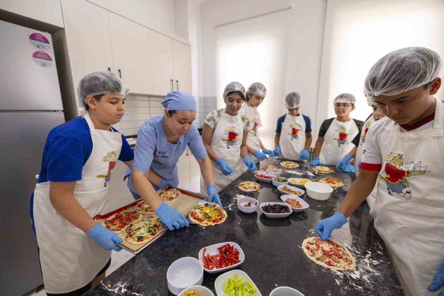 mersinde-minik-sefler-yemek-yapmayi-ogreniyor