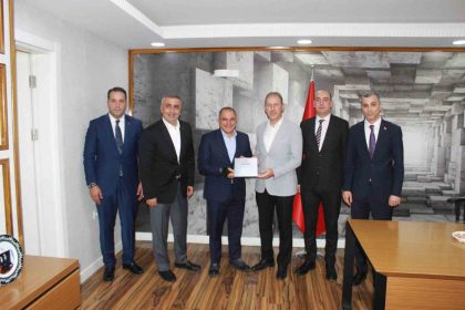 mhp-hatay-milletvekili-kasikci-turk-kurt-arap-kol-kola-omuz-omuza-yasayacagiz