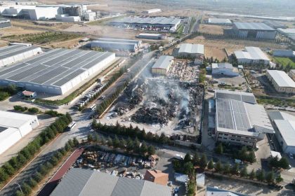 nigdedeki-fabrika-yangini-10-saatlik-calisma-ile-sonduruldu