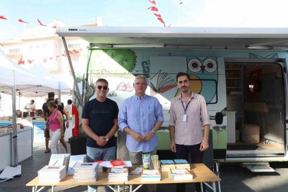 nilufer-belediyesi-gezici-kutuphane-7-mudanya-kitap-fuarinda
