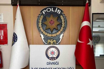 sahte-alkollu-icki-yapiminda-kullanilan-binlerce-litre-etil-alkol-ele-gecirildi