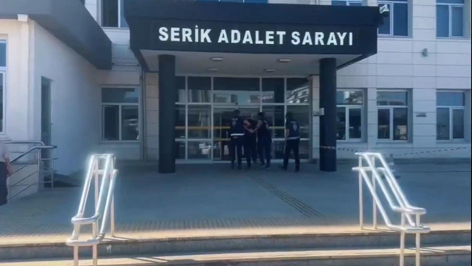 sanliurfada-otobus-soforune-bicakla-saldiran-zanli-yakalandi