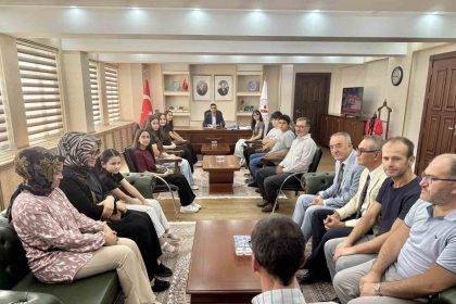 saphane-kaymakami-celik-basarili-ogrencilerle-bir-araya-geldi