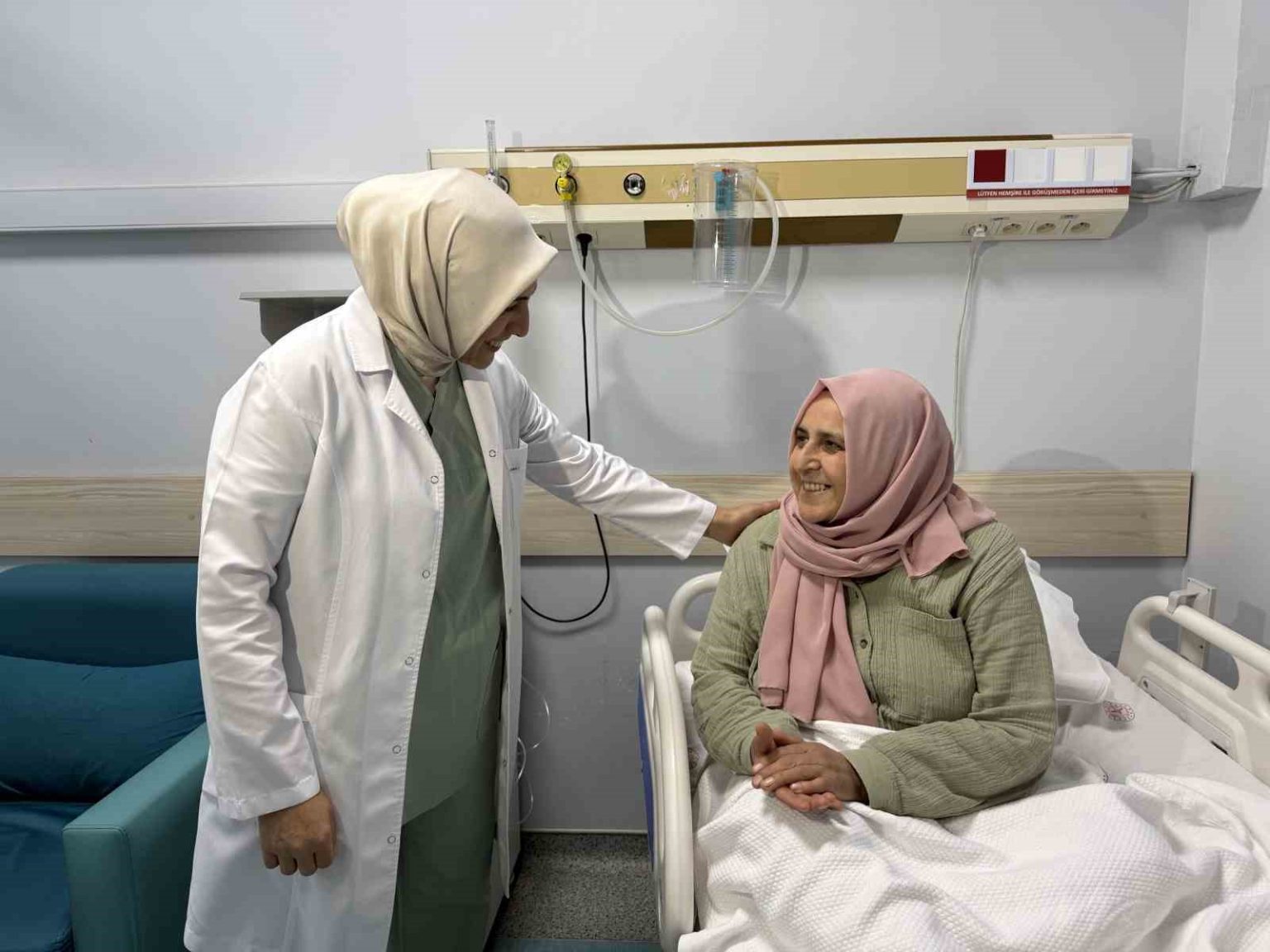 sikayetlerini-astima-bagladi-soluk-borusunun-yuzde-80ini-tikayan-kanserle-konusamaz-hale-geldi