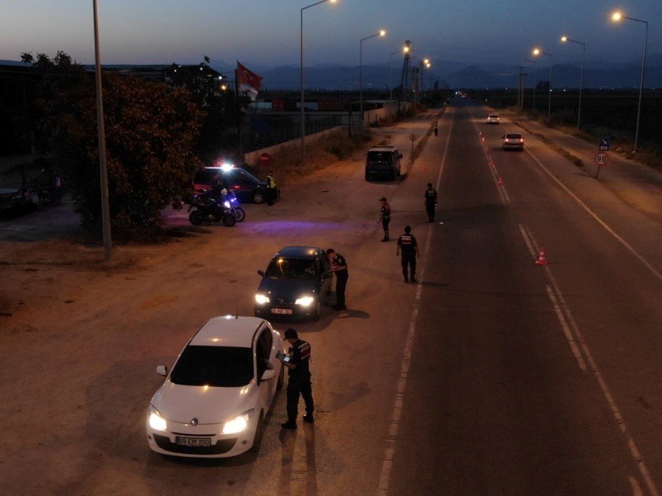 sok-yol-denetiminde-2-aranan-sahis-yakalandi