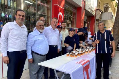 taristen-alasehirlilere-ucretsiz-uzum-suyu-ikrami