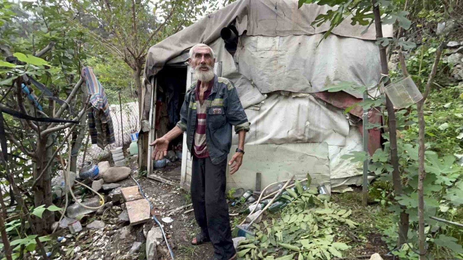 yillardir-yalniz-basina-yasamini-cadirda-surduren-yasli-adam-yeni-yuvasi-olan-konteynerine-kavustu