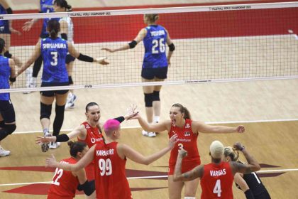 a-milli-kadin-voleybol-takimi-dunya-sampiyonasinda-ilk-kez-finalde