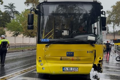 besiktasta-iett-otobusu-motosiklete-ve-taksiye-carpti-1-yarali