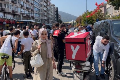 bursada-yolun-karsisina-gecen-2-kadina-motosiklet-carpti